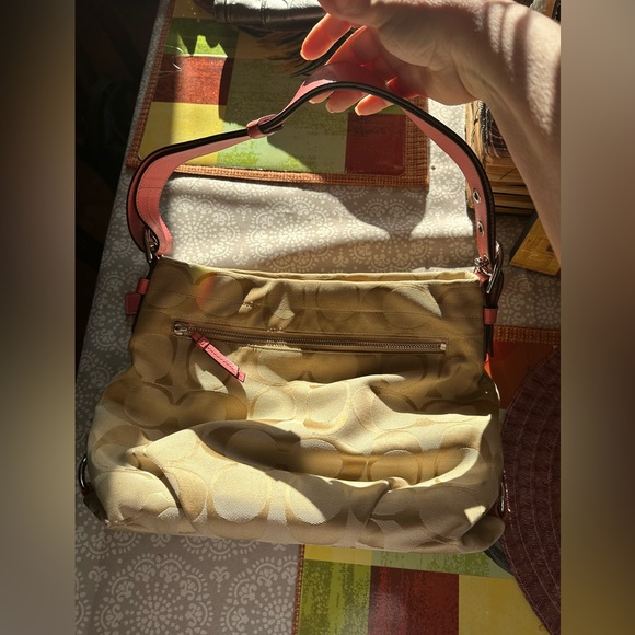 Price is firm- Coach C1060-F15067 - Picture 3 of 16